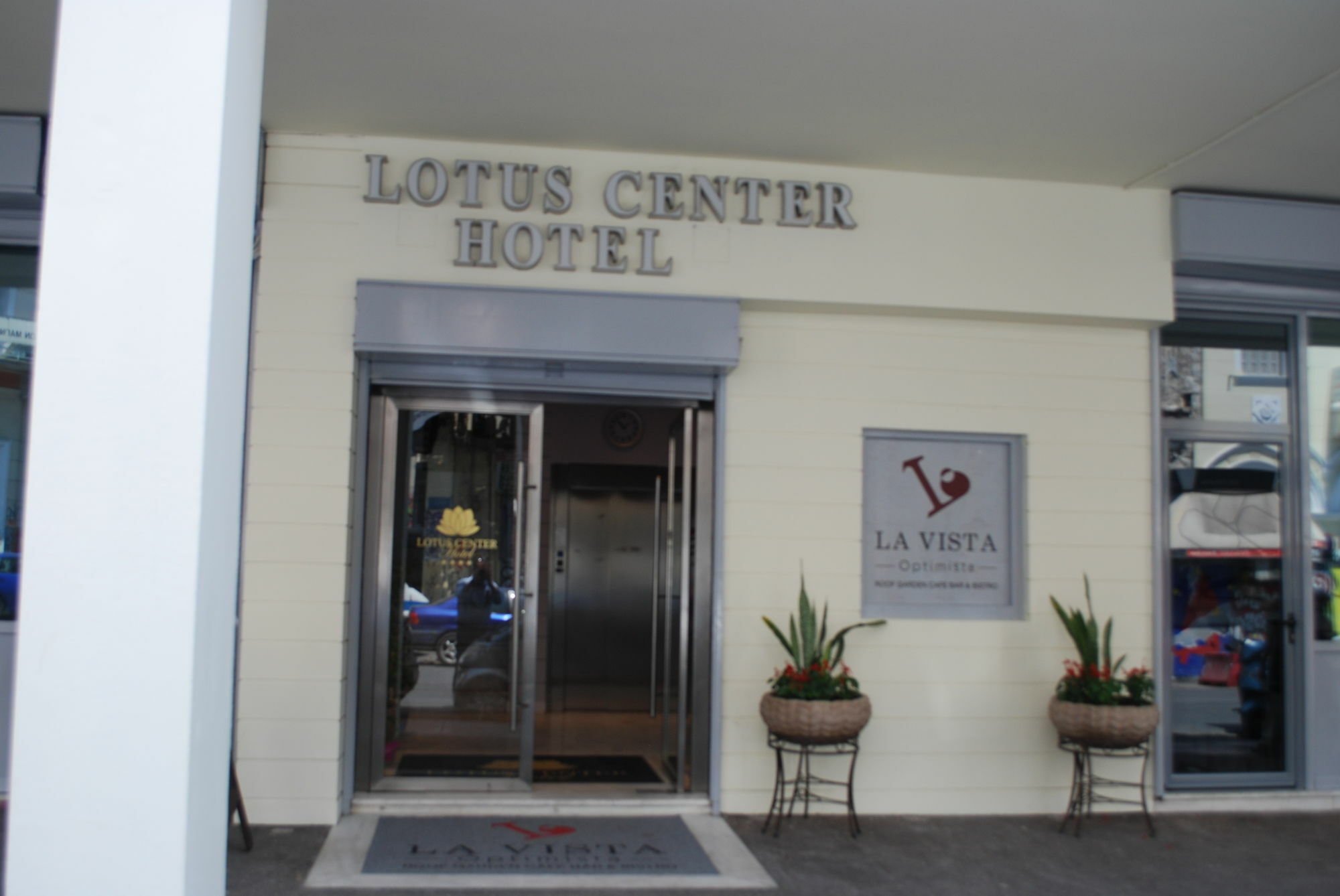 Lotus Center Apartments Aten Exteriör bild